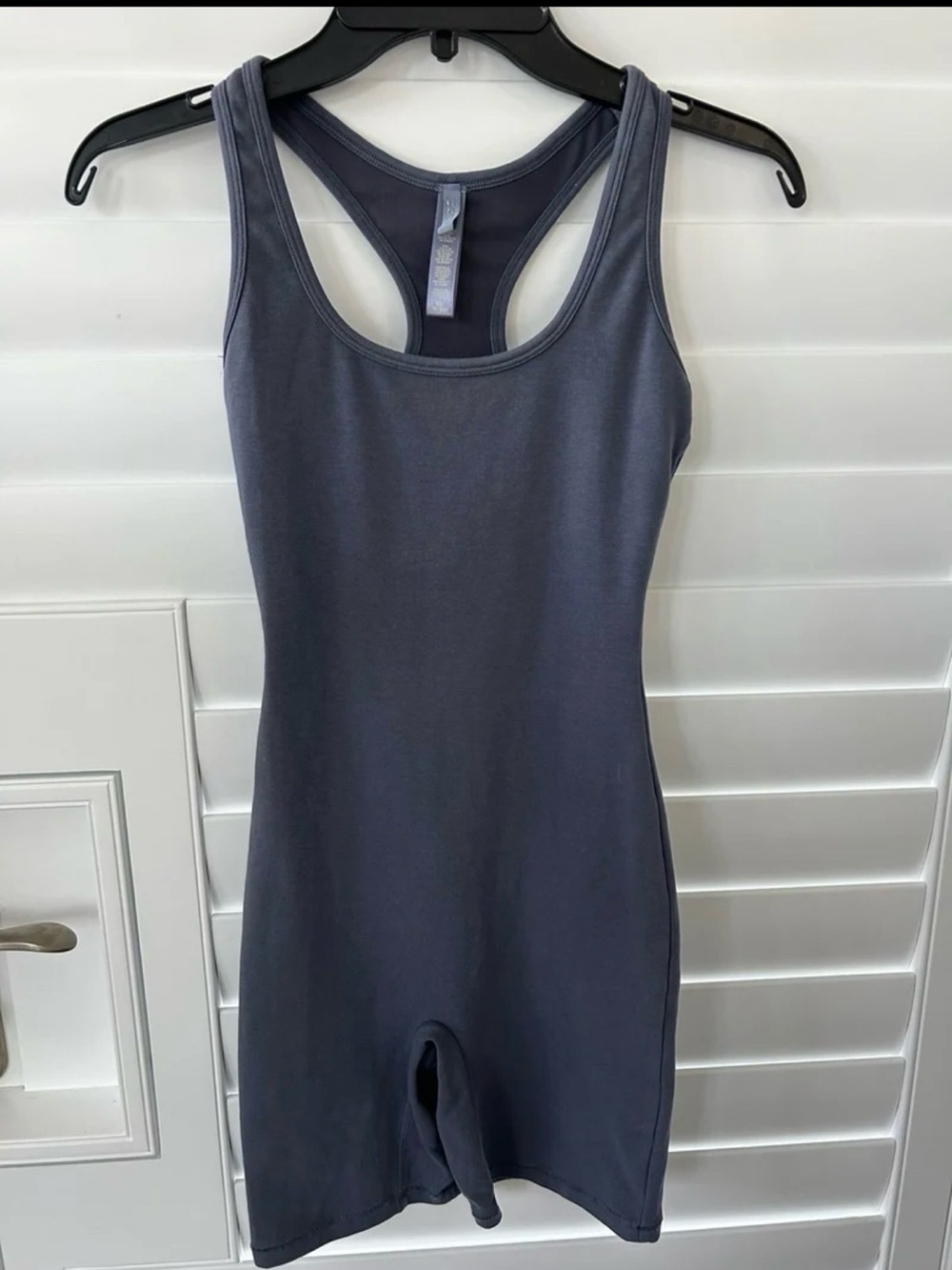 Skims NEW outdoor mid thigh bodysuit $80 MSRP Size xs - Picture 5 of 7